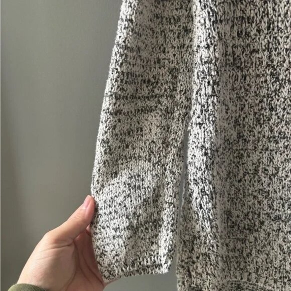 ZARA knit, size small, over sized,Cozy Gray Women's Sweater, v neck - Picture 4 of 5